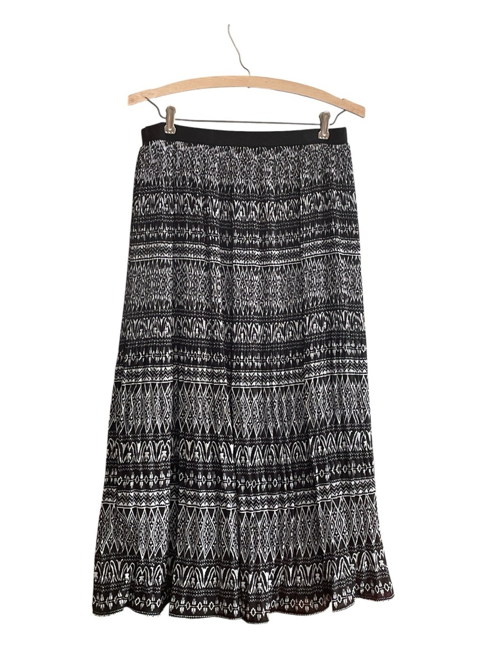 Roz & Ali Black and White Tribal Patterned Maxi Skirt Size Medium